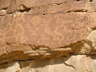 Petroglyphs_Chaco_Canyon